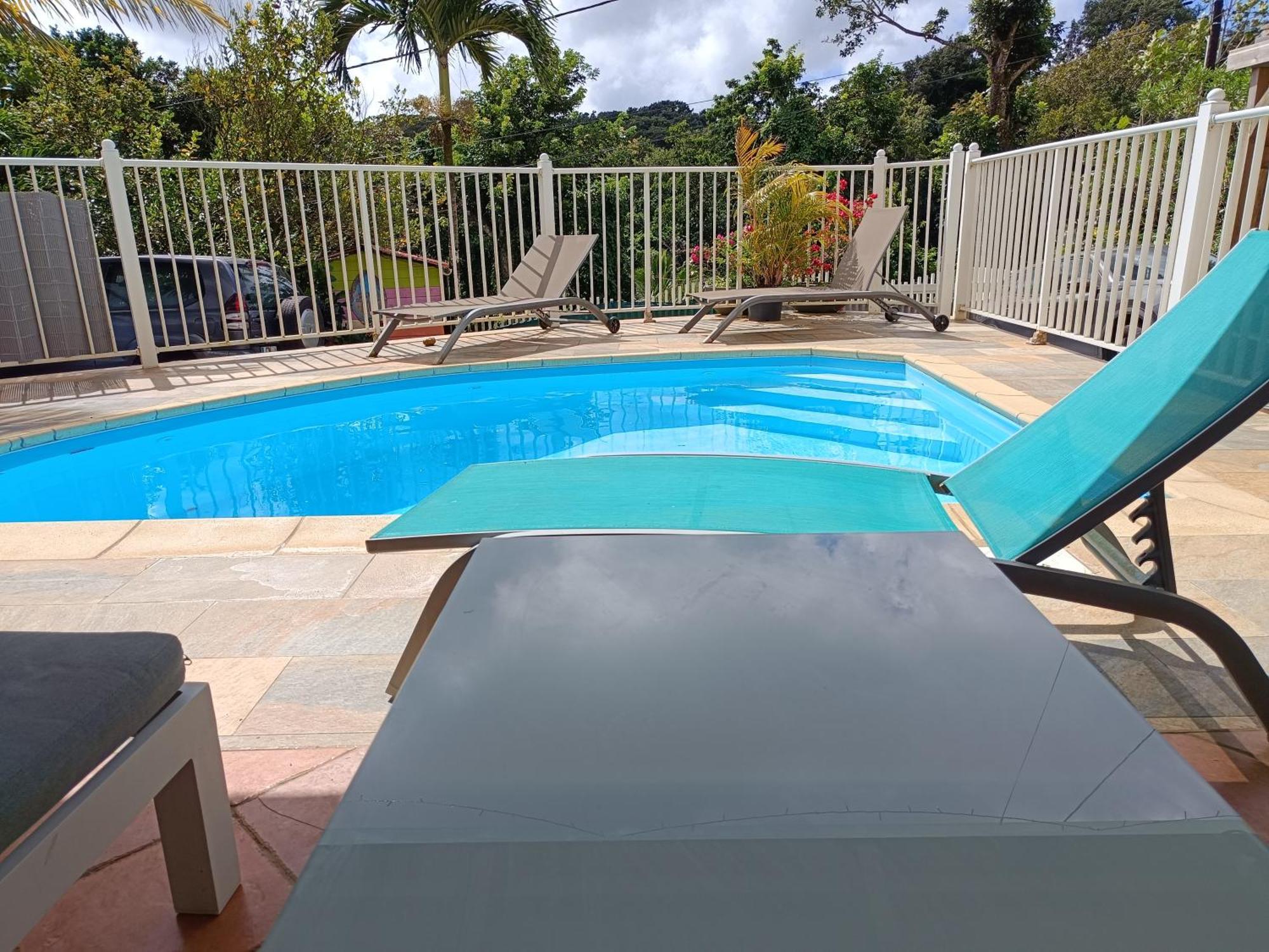 Douceur Des Hauteurs Bas De Villa, Piscine Privee Sainte-Luce Dış mekan fotoğraf